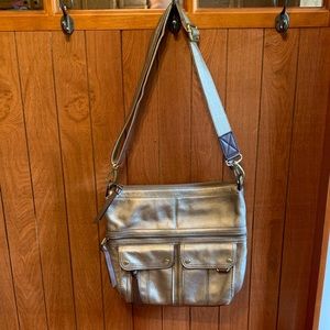 Fossil gold cross body. In great condition.